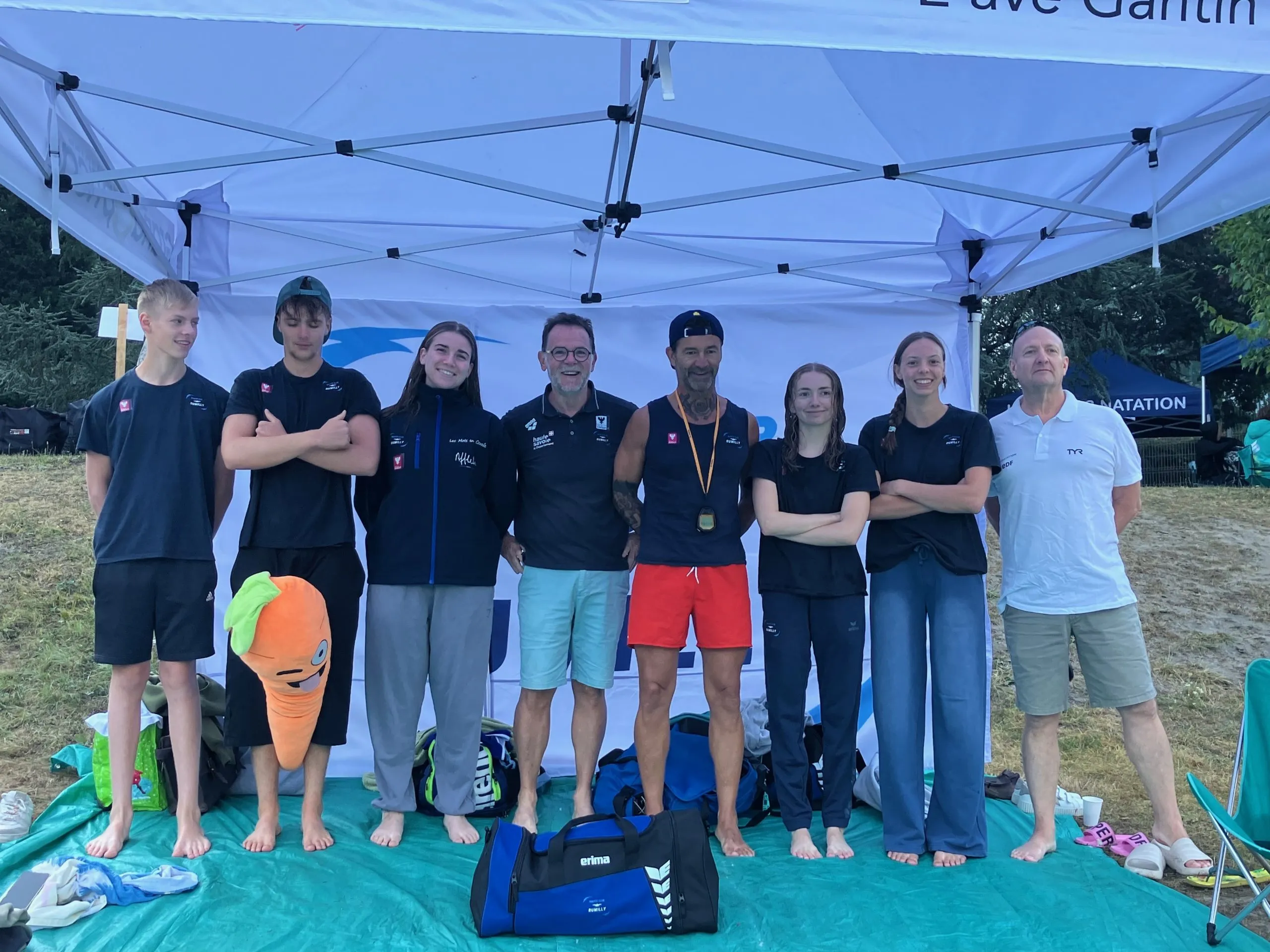 L'équipe présente en individuel.