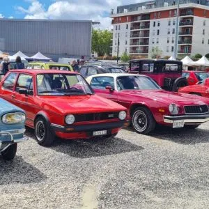 La bourse de voitures anciennes de Rumilly attire les amateurs.