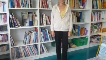 Cécile Moggi dans sa classe.