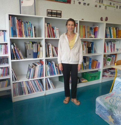 Cécile Moggi dans sa classe.