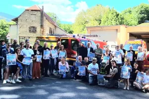 Des pompiers du territoire s'engagent pour la cause Septembre en Or Le Chéran Usses et Rhône, pour récolter des fonds au profit de la recherche concernant les cancers pédiatriques.