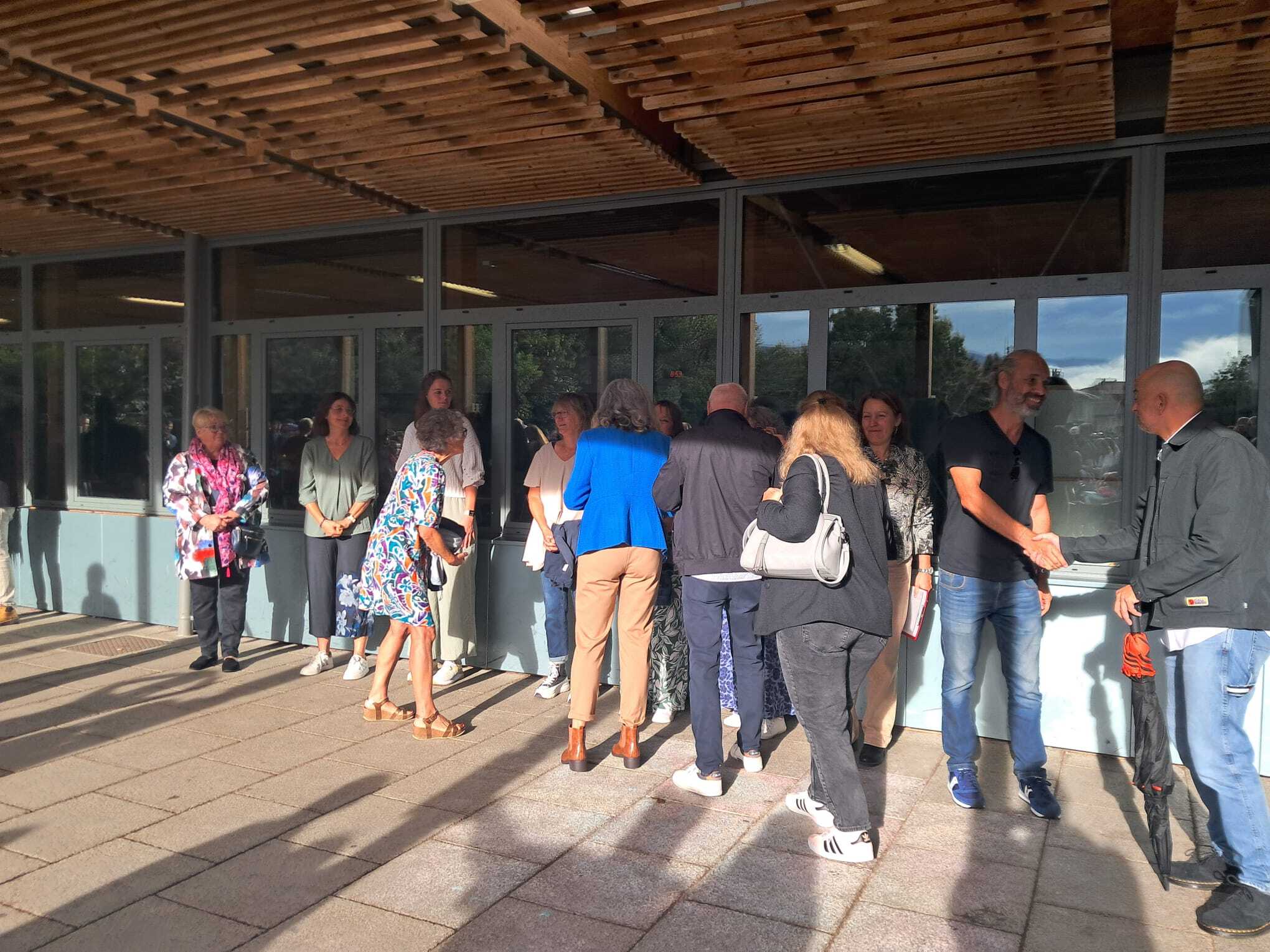 Les élus ont fait la tournée des écoles de Rumilly. - Photo : Alexis Fernandez 