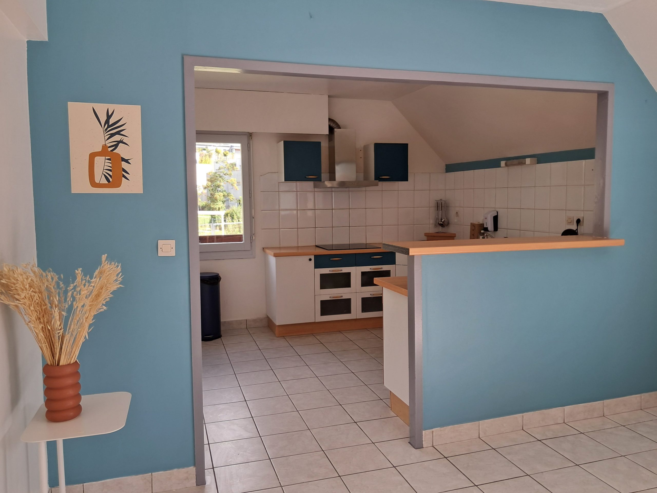 Espace cuisine aménagé à l'étage, notamment pour accueillir des ateliers. - Claire Castelar