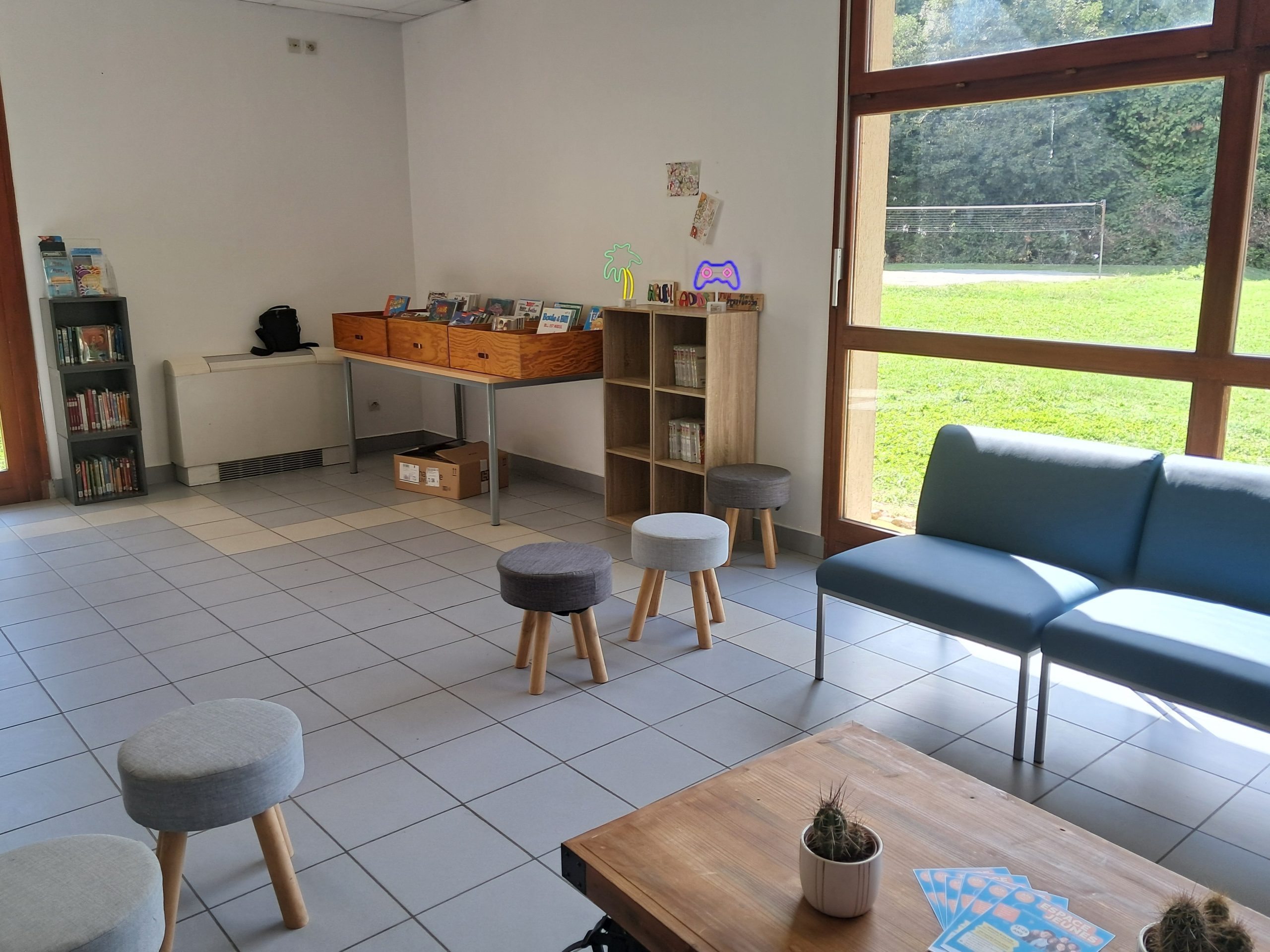 Coin bibliothèque dans l'espace collectif. - © Claire Castelar