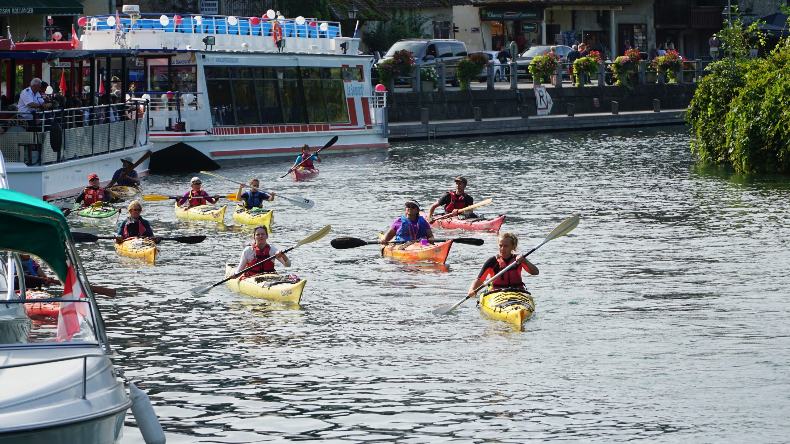 Au fil de l'eau sur le canal. - Photo : Rhôn'Ô Lac
