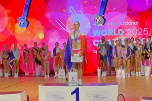 Aurélie Joly sur la plus haute marche.