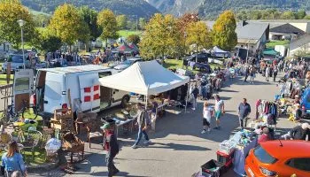 Visiteurs. De nombreux visiteurs ont arpenté l'esplanade de la salle des rencontres à Sion, pour rencontrer les 65 exposants présents.