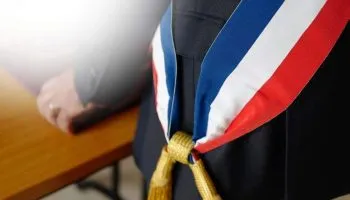 Repartir ou arrêter aux municipales : un dilemme pour certains maires