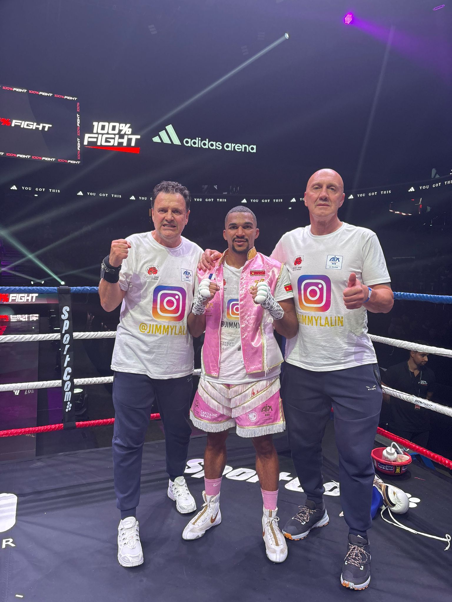 Jimmy Lalin accompagné de ses entraîneurs Philippe Fontanel et Patrick Millon à l'adidas arena. - Photo : France Aix Boxe