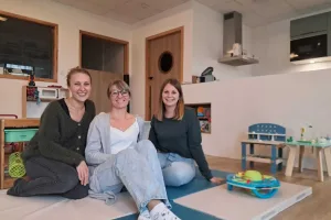 Ludivine Boyat, Ludivine Pollier et Lucile Gervasoni (de gauche à droite) ont crée un lieu d'accueil avec plusieurs espaces adaptés aux besoins des enfants.