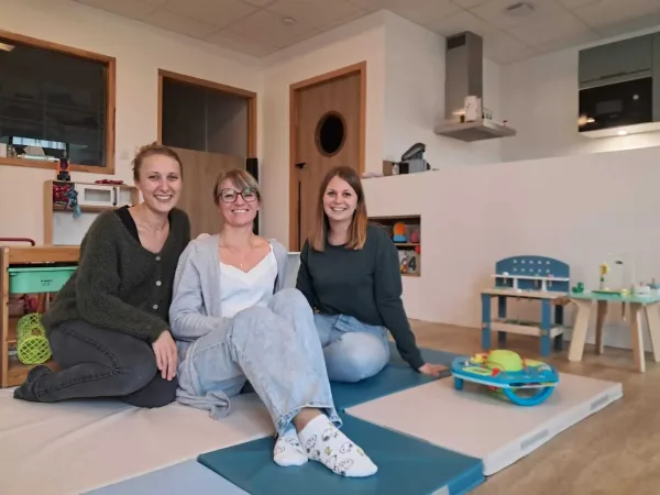 Ludivine Boyat, Ludivine Pollier et Lucile Gervasoni (de gauche à droite) ont crée un lieu d'accueil avec plusieurs espaces adaptés aux besoins des enfants.