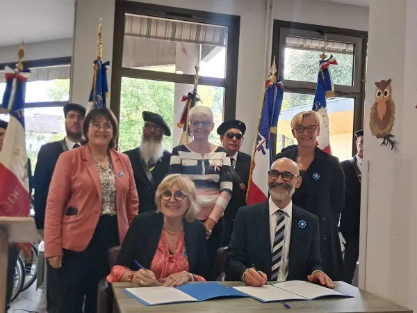 Olivier Nicolas et Marie-Christine Verdier-Jouclas ont signé la convention pour labeliser les 3 Ehpad