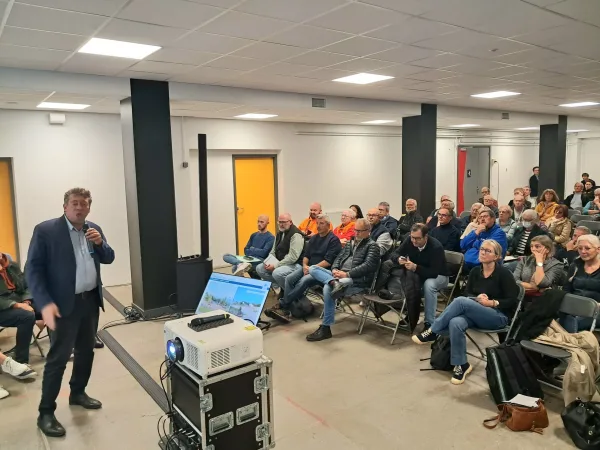 Une centaine d'habitants ont participé à ce rendez-vous clé avec la municipalité.