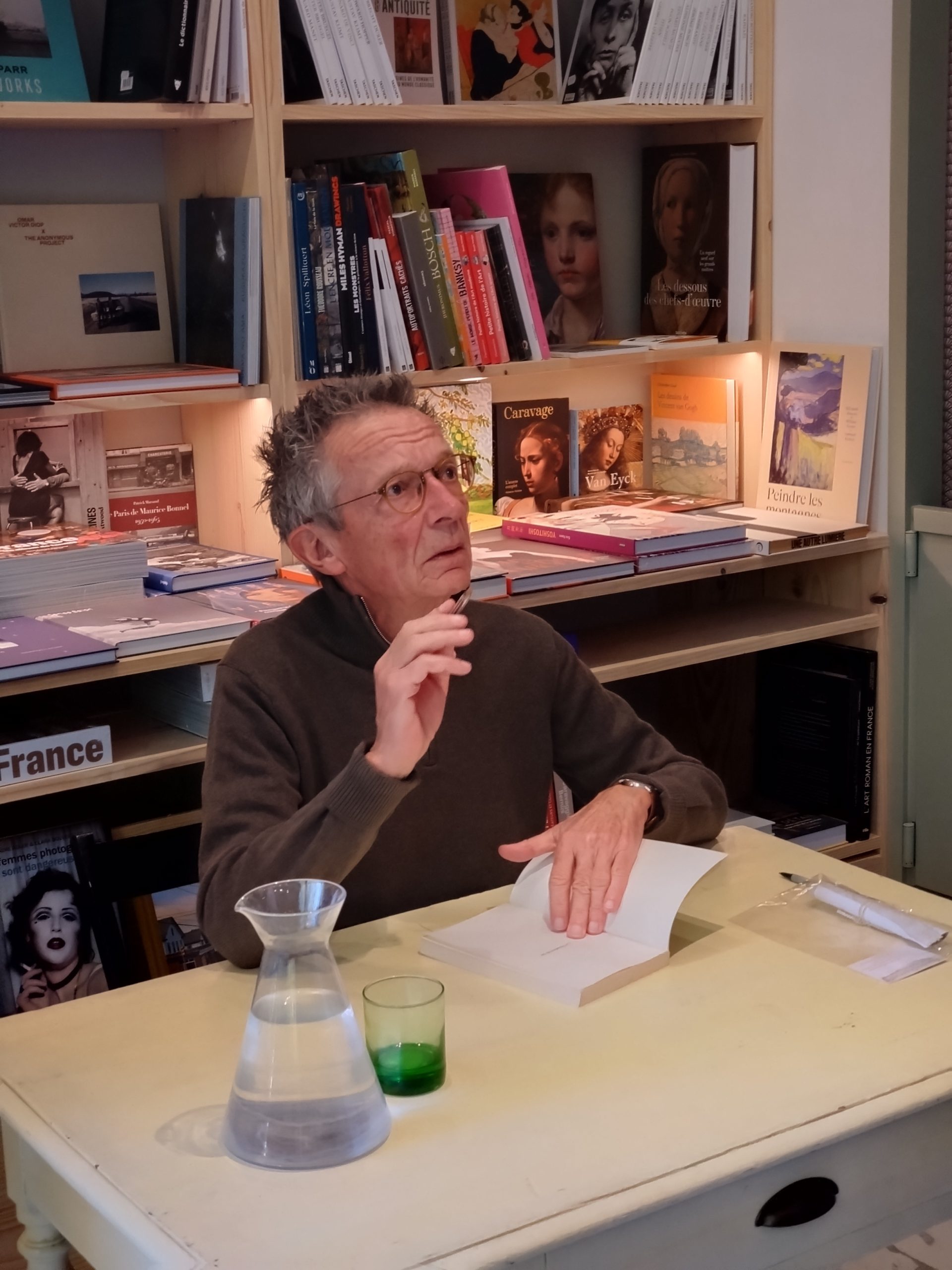 Échanges. Avant la projection de "Confessions trop intimes" samedi 18 octobre, Patrice Leconte a dédicacé son livre "La tentation du Lac". - @Virginie Ludwiczak