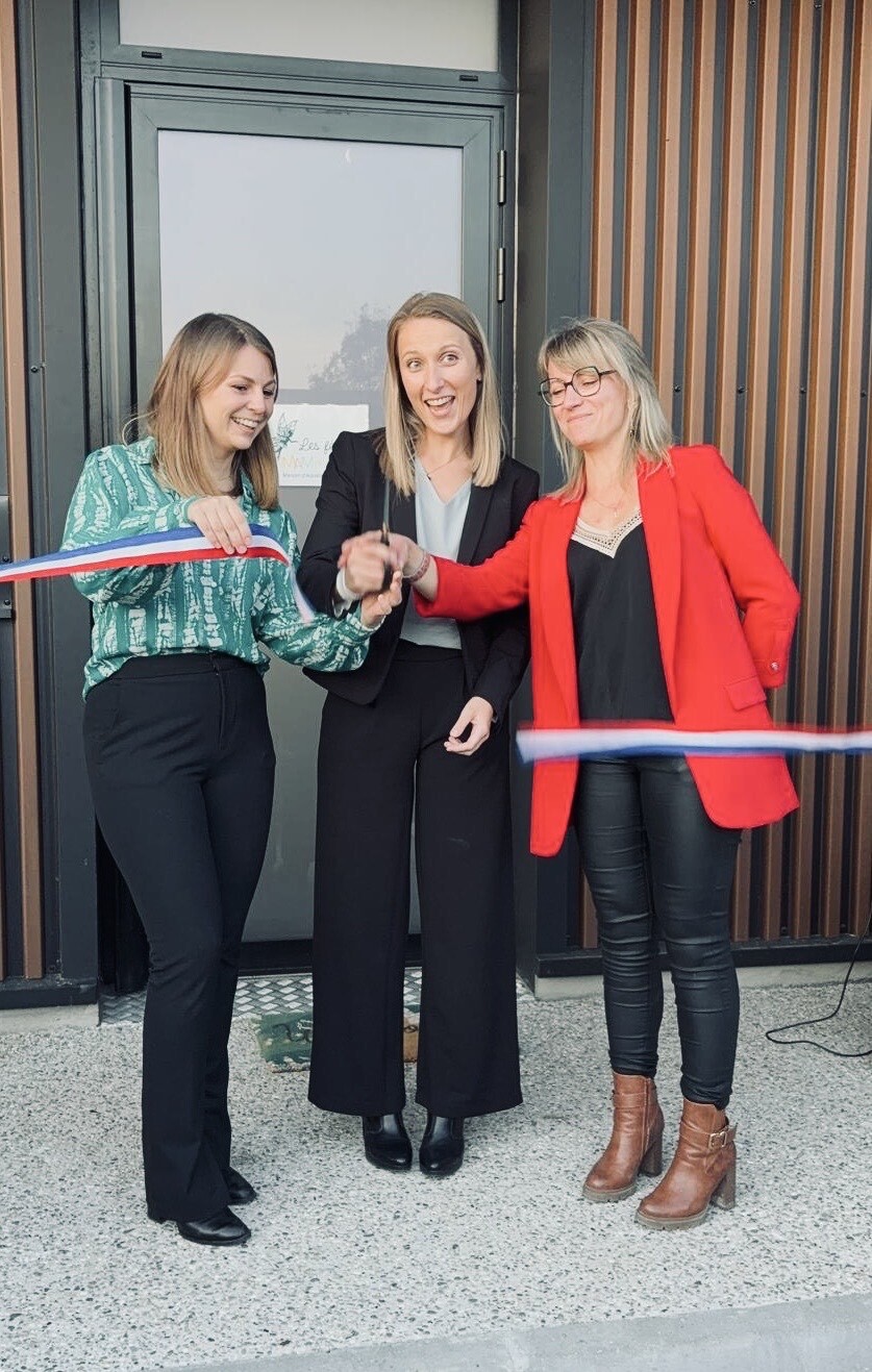 Lucile Gervasoni, Ludivine Boyat et Ludivine Pollier ont pu inaugurer la MAM des fées MAMmamia à Rumilly. - Photo : Fées MAMmamia