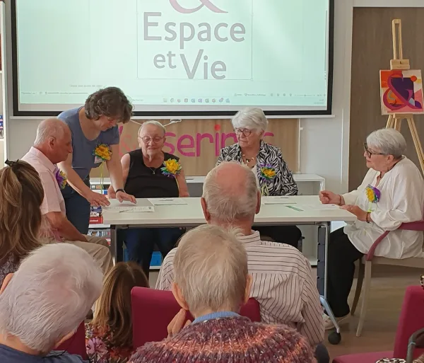 Les résidences seniors peuvent accueillir des ateliers entièrement organisés par le fonds de dotation Alya qui agit pour le bien vieillir.