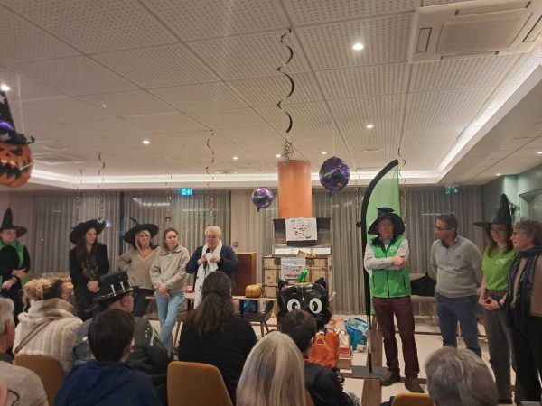 La remise des prix de J'Halloween, le jeu du CAE a fait des heureux. 