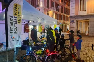 Petits et grands sont repartis bien équipés pour être bien vus et réduire le risque d'accidents.