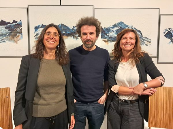 Cyril Dion entouré de Isabelle Clouet et Sonia Razafindranaly de la Team Solucir.