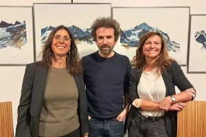 Cyril Dion entouré de Isabelle Clouet et Sonia Razafindranaly de la Team Solucir.