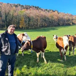 Jean-Paul Simon heureux d'avoir accueilli de nouvelles vaches.