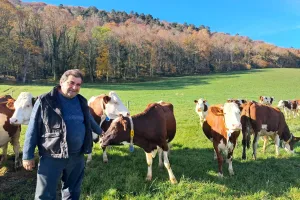 Jean-Paul Simon heureux d'avoir accueilli de nouvelles vaches.