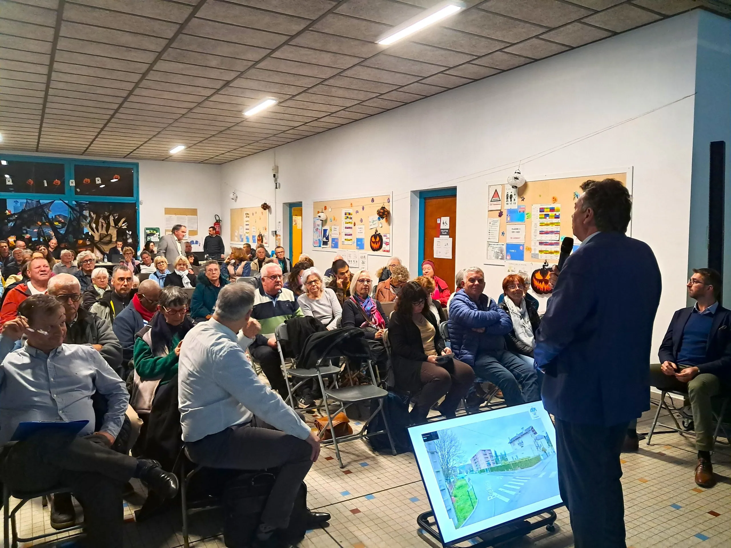 Réunions de quartier -  Vitesse, circulation, stationnements sauvages... Quelles sont les préoccupations des habitants ?