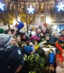 ILLUMINATIONS. Dimanche 30 novembre, à 17h30, le maire de la Ville, Renaud Beretti, en compagnie des élus et des enfants, ont appuyé sur le 