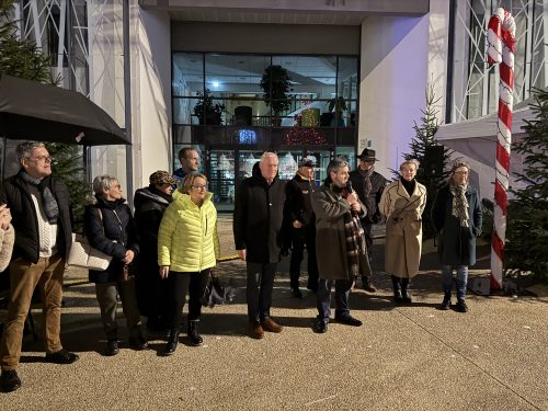 Inauguration. C'était vendredi soir, lors des discours de la mairie de Rumilly, organisatrice du marché de Noël.
