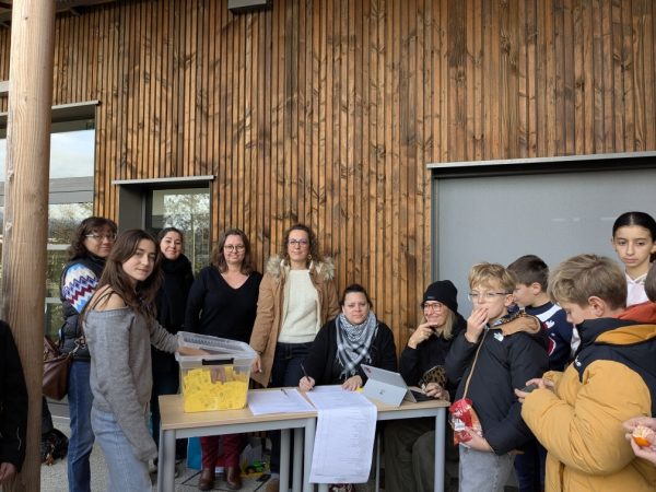 Organisatrices et représentantes du collège réunies pour le tirage au sort.