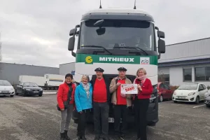 Sylvette Mosca, responsable de site des transports Mihtieux (à droite) accompagnée des bénévoles de l'Amicale des donneurs de sang bénévoles de Rumilly et de l'Albanais.