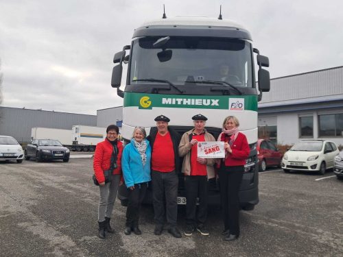 Sylvette Mosca, responsable de site des transports Mihtieux (à droite) accompagnée des bénévoles de l'Amicale des donneurs de sang bénévoles de Rumilly et de l'Albanais.