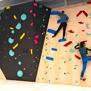 Le Club Alpin Français d'Aix-les-Bains a testé le mur d'escalade flambant neuf.