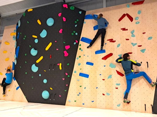 Le Club Alpin Français d'Aix-les-Bains a testé le mur d'escalade flambant neuf.