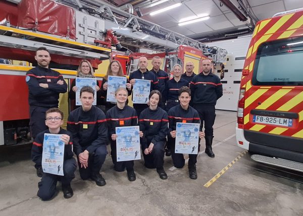 Les sapeurs-pompiers de Rumilly et leurs JSP ont accueilli le lancement de la campagne "Tous en bleu pour l'autisme", qui débutera à Sales, le 30 mars dès 18h.