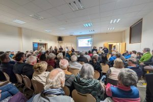 Pendant la réunion publique de la liste "Faire Village Ensemble !".