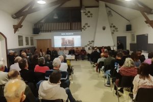 Une réunion publique qui a fait le plein.