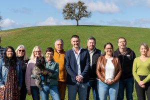 "Viuz Racines rurales Elan d'avenir", liste menée par Pierrick LUCAS. De gauche à droite : Jean-Luc MONTMASSON, Myriam GERVAISE, Marc DITTA, Joanne CHAPUS, Viviane GALERNE, Anita QUOUILLAULT, Pascale JACCOUD NEAGU, Jean-Michel GAREL, Pierrick LUCAS, Raphaël CEROUTER, Delphine ADAM, Jean François GONTHIER, Patricia AMBLARD, Guy LAPERROUSAZ, Margot MOULIN, Alexandre PERDRIX.