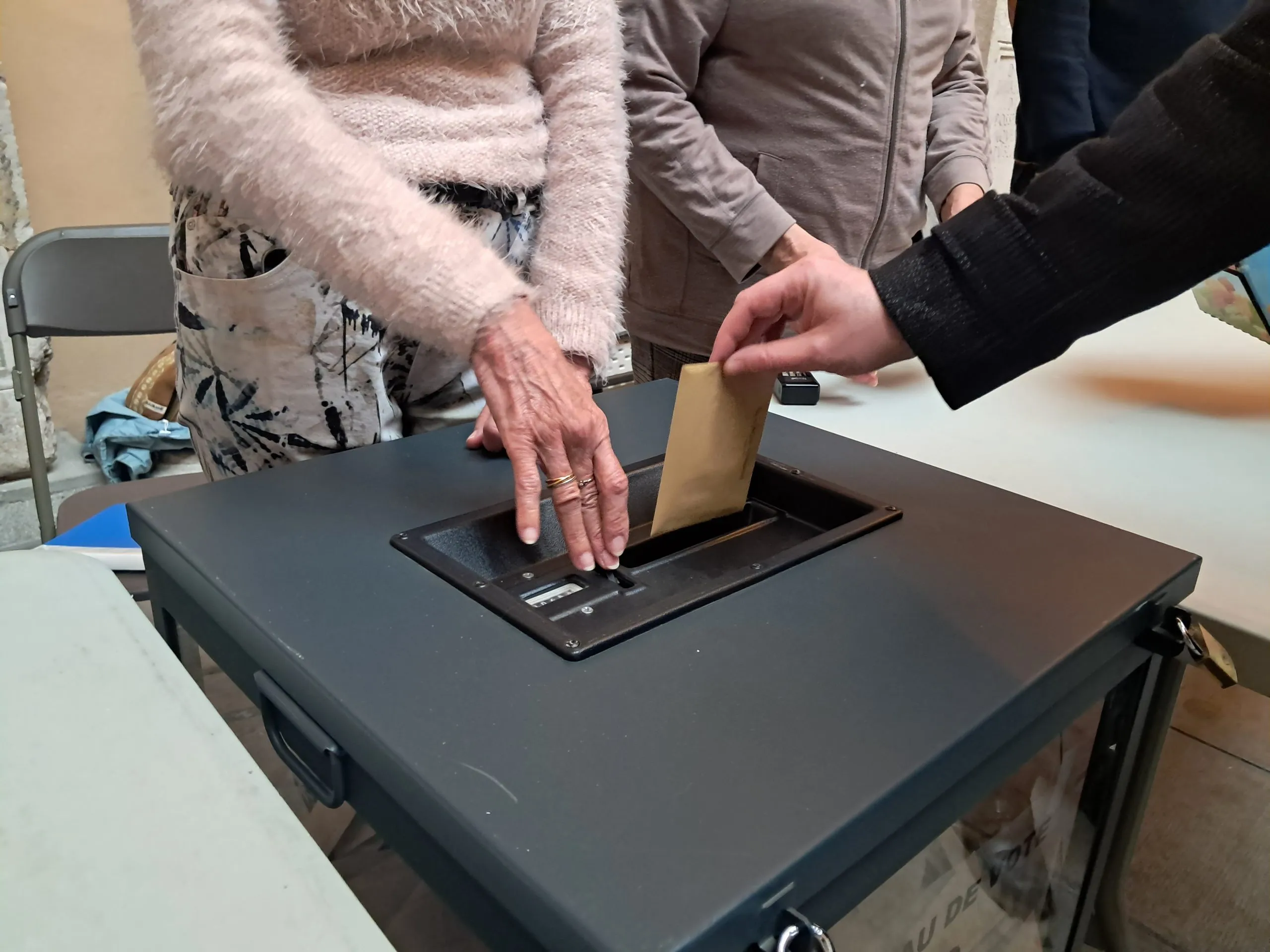 Albanais / Entre rupture, continuité et surprise : chronique de trois élections locales