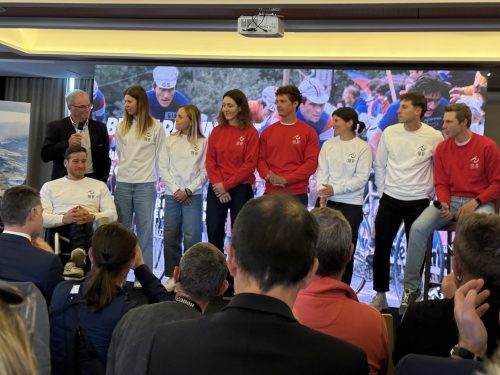 Bernard Hinault, ambassadeur, entouré des athlètes français multi-titrés tant au Championnat du monde mais lors des JO.