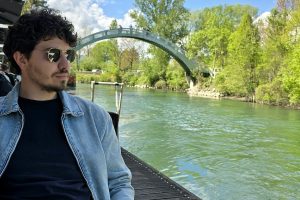 Dylan Dusart au bord du canal de Savière.