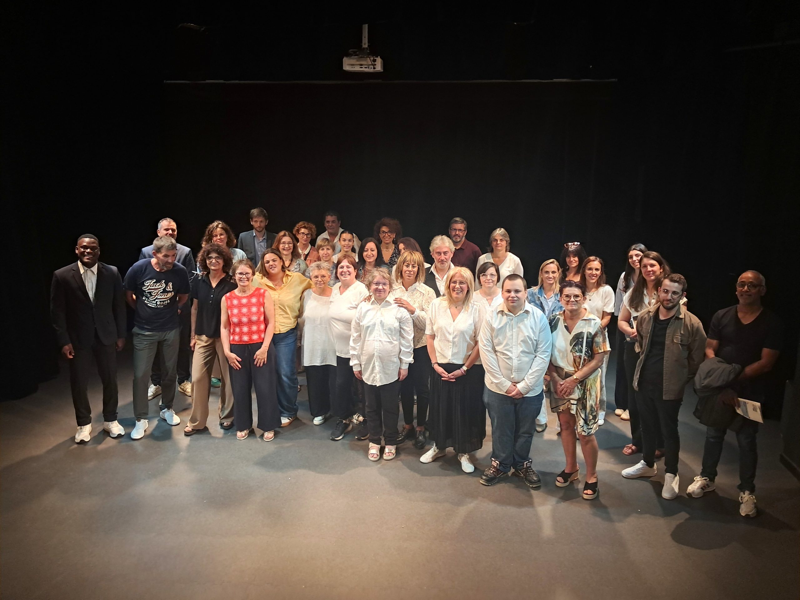 Participants, recruteurs, équipe France Travail et partenaires à l'issue de la représentation. -