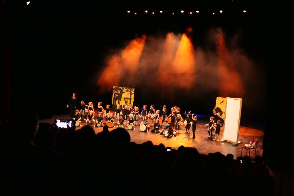 Les plus jeunes sur scène.