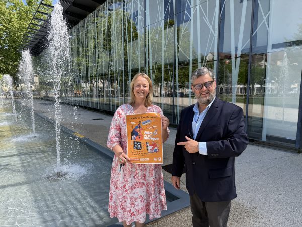 Sophie Courtois, Directrice des Affaires Culturelles et Nicolas Truffet adjoint à la culture, présentent la fête de la musique.