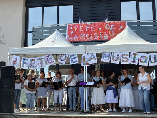 La chorale La Cantarelle a ouvert la soirée.