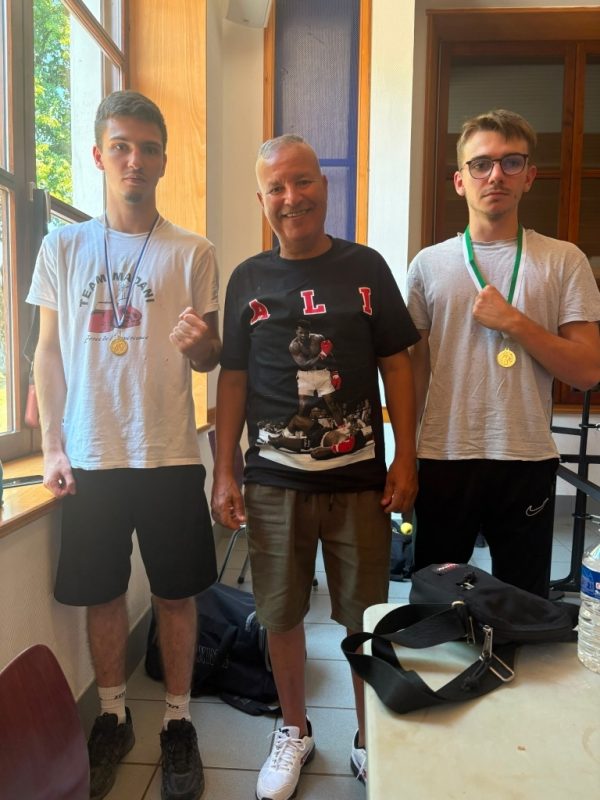 Alexis et Nathan Quenouelle en compagnie de Jimmy Madani