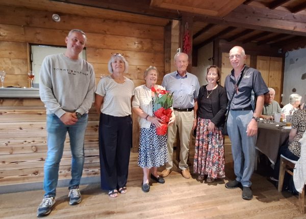 Honneur à Mme Eliane Sonnerat qui fête cette année ses 90 printemps, en présence des maires des quatre communes.