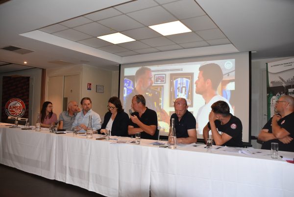 Accueil 78 Le bureau en presence de la ministre des sports Marina Ferrari