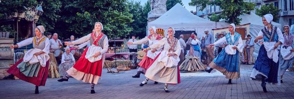 Le groupe folklorique d'Aubagne à retrouver lors de l'Apéro Vray du groupe Lô P'tiouts Jean de Vovray Annecy