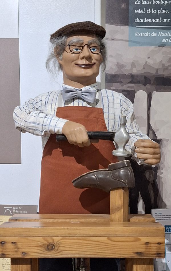 Le musée de la cordonnerie d'Alby-sur-Chéran vous accueille tout l'été pour des visites libres et gratuites, mais également pour des visites guidées de 2,50€ à 4€.